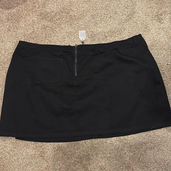 4XL black Universal standard skirt - buttons down the front - NWT - Picture 4 of 4